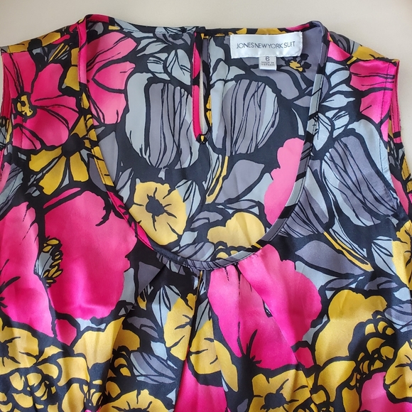 Jones New York Sleeveless Satin Floral Shell Tank Pink, Gray Size 6 - Picture 3 of 4
